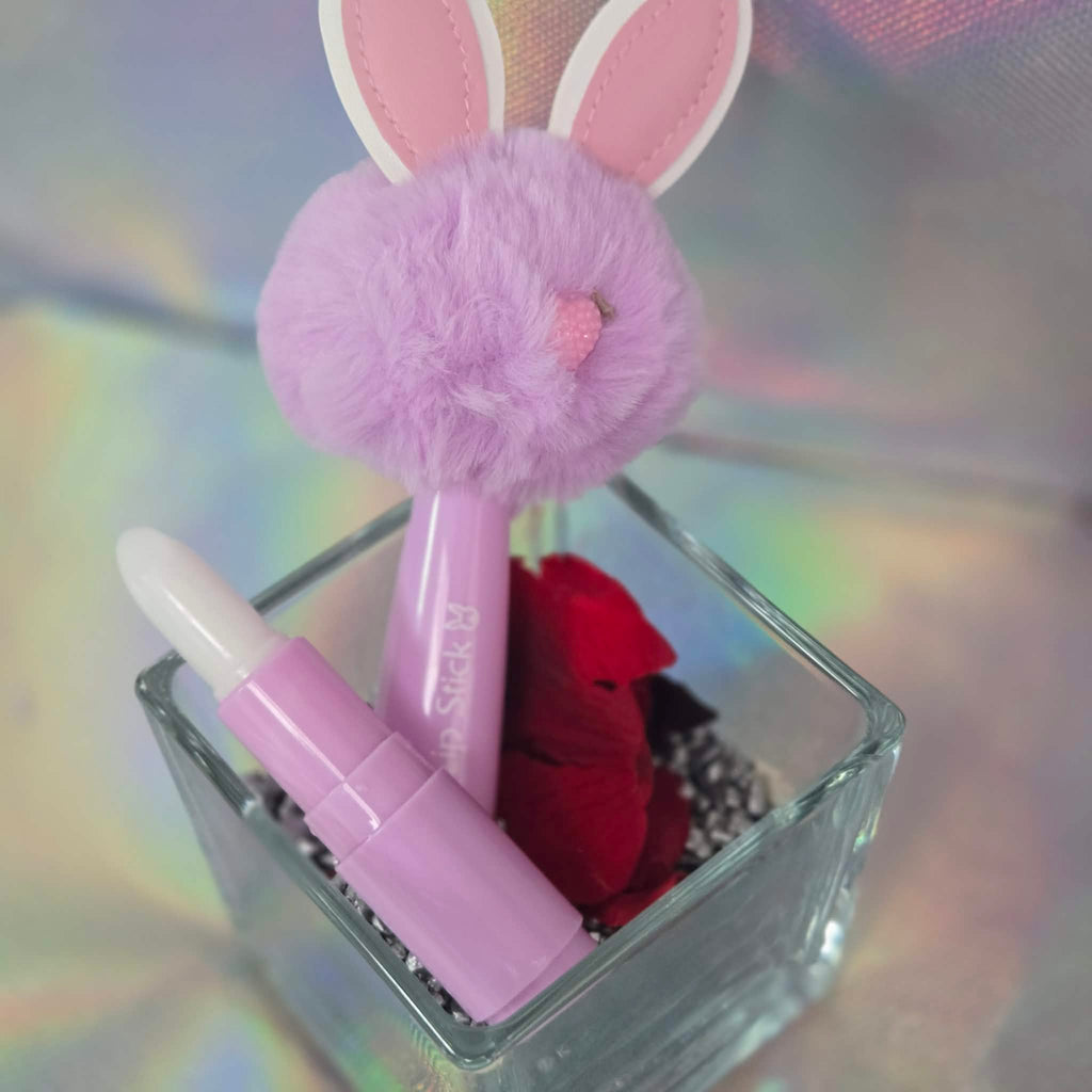 Lapin pompon au rouge à lèvres magique — Palette