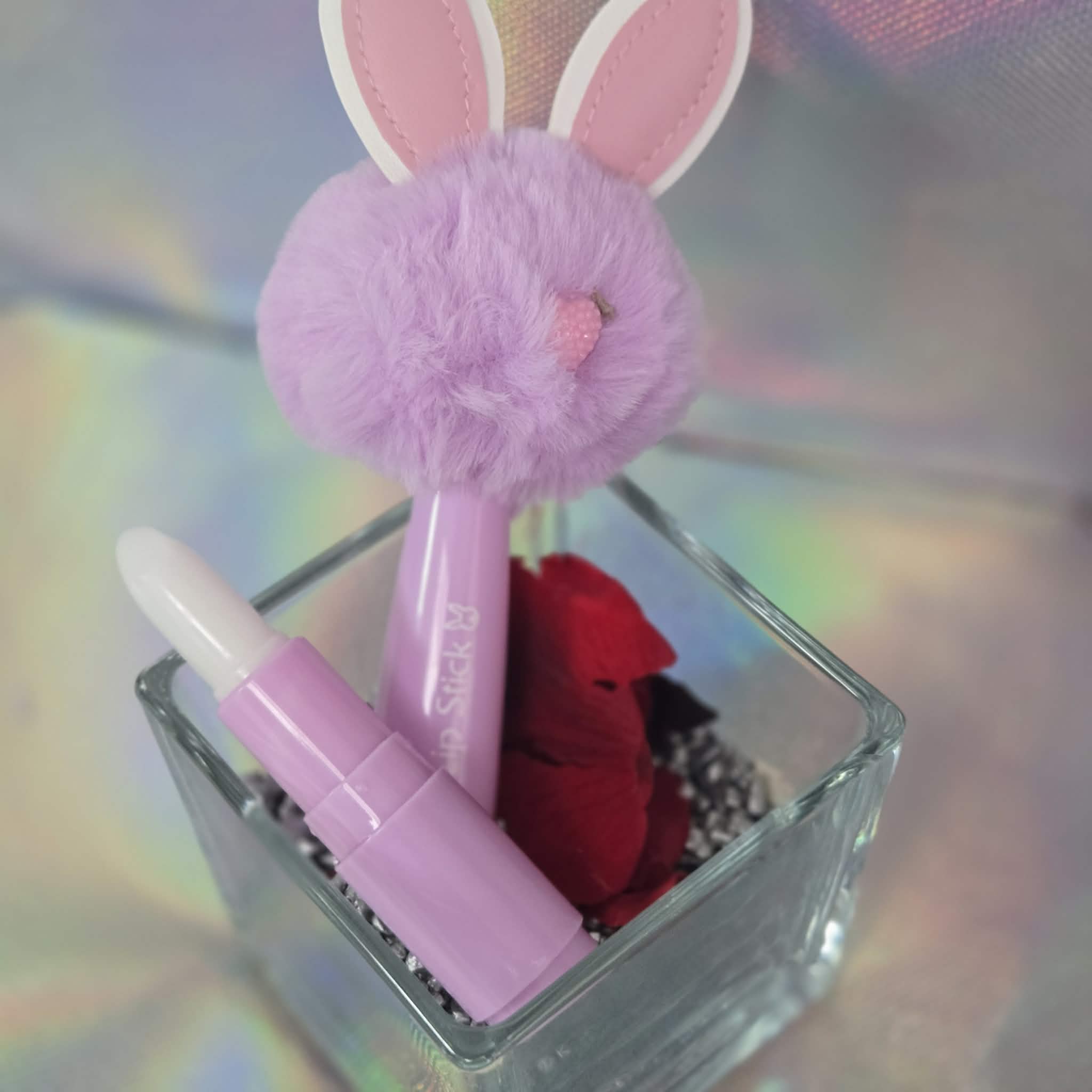 Lapin pompon au rouge à lèvres magique — Palette