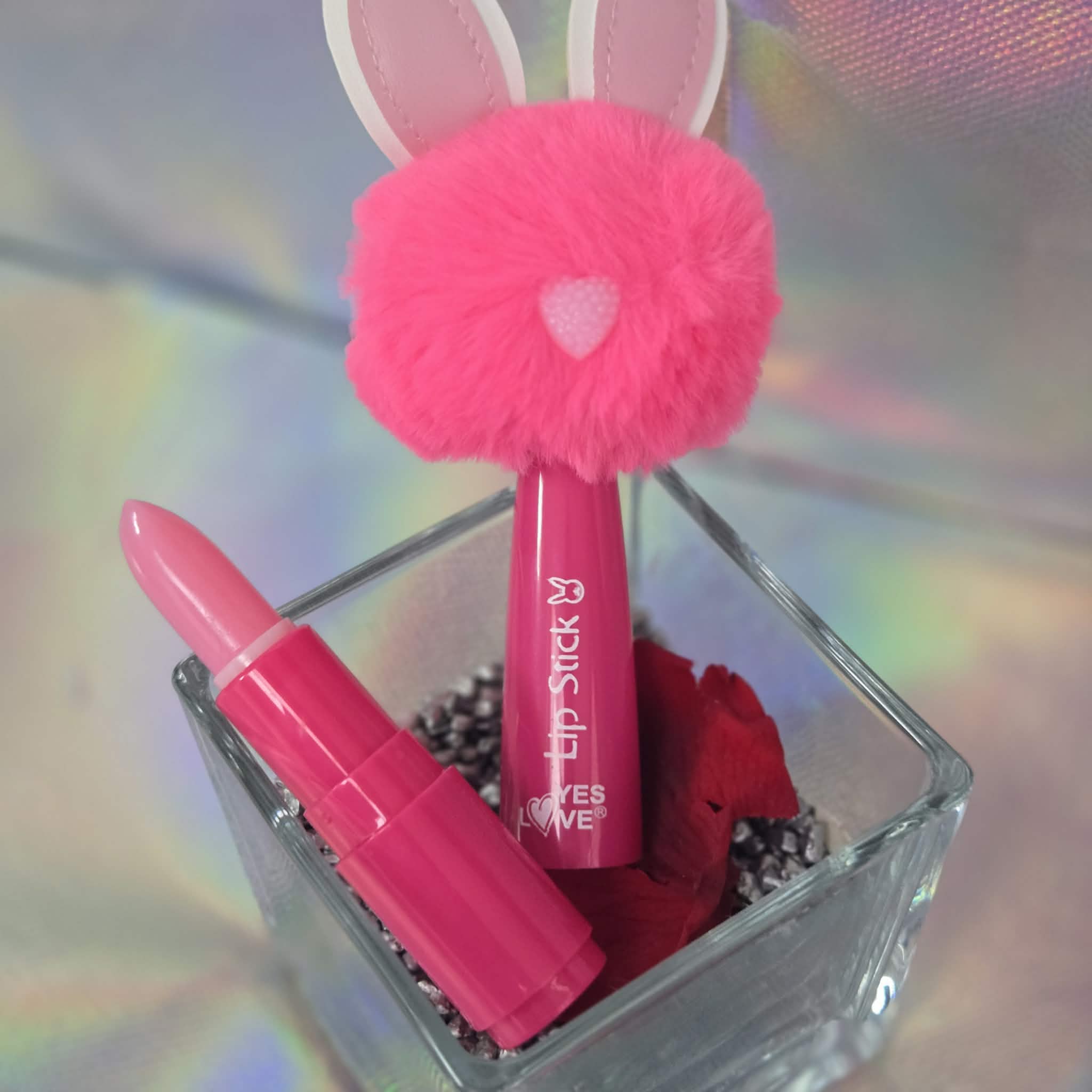 Lapin pompon au rouge à lèvres magique — Palette